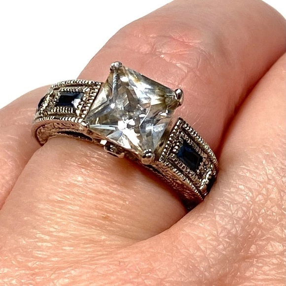 925 Sterling Silver Ring Size 6 CZs Square Clear Blue  Edged Design 7.20g - Picture 6 of 12